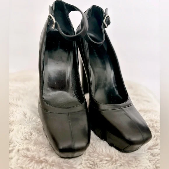 BALENCIAGA DESIGNER BLACK LEATHER PUMPS HAND MADE ITALY ALMOND TOE BUCKLE SZ 7 - Picture 5 of 16